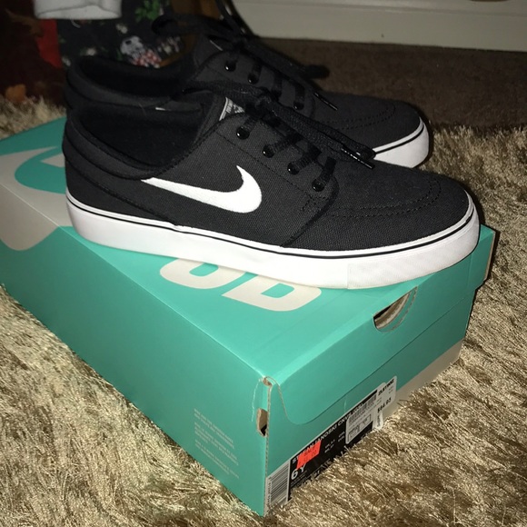 nike janoski black canvas